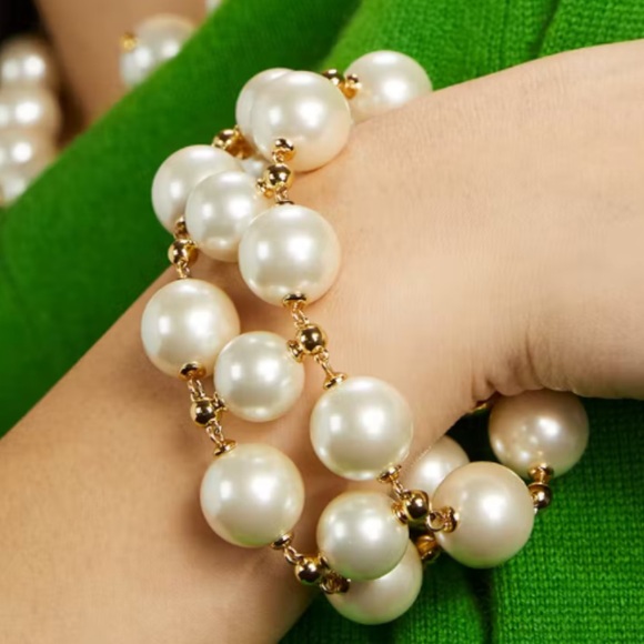 Kate Spade Gold Tone Pearls On Pearl Chunky Bracelet Spade Flower Motif NWT - Picture 13 of 13